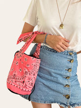Charger l&#39;image dans la galerie, BUCKET - Rose saumon - Seconde Main
