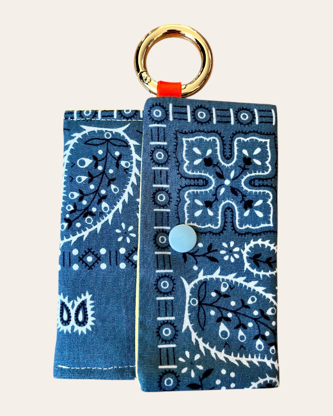 Mini pochette en bandana Kombinaison, fait main à Paris – photo 13