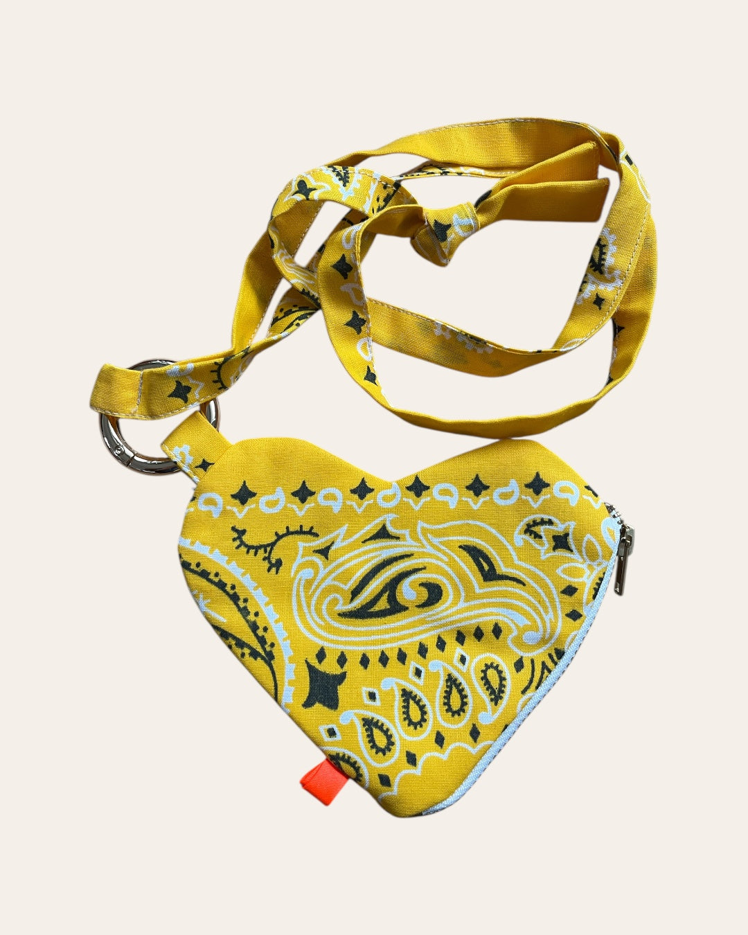 Pochette cœur en bandana Kombinaison, fait main à Paris – photo 7