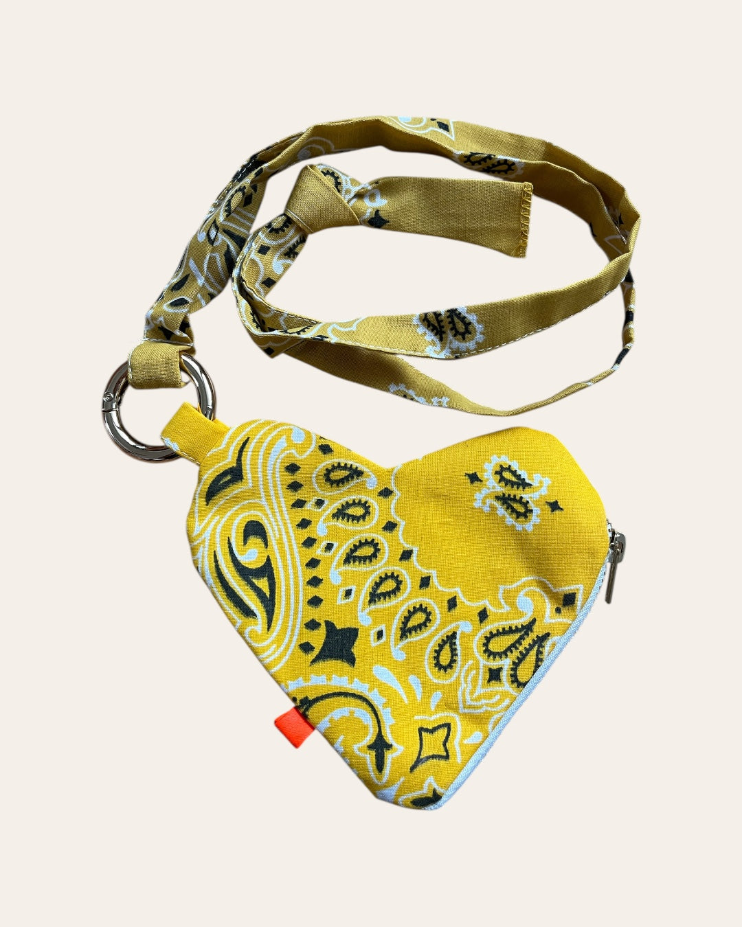 Pochette cœur en bandana Kombinaison, fait main à Paris – photo 8
