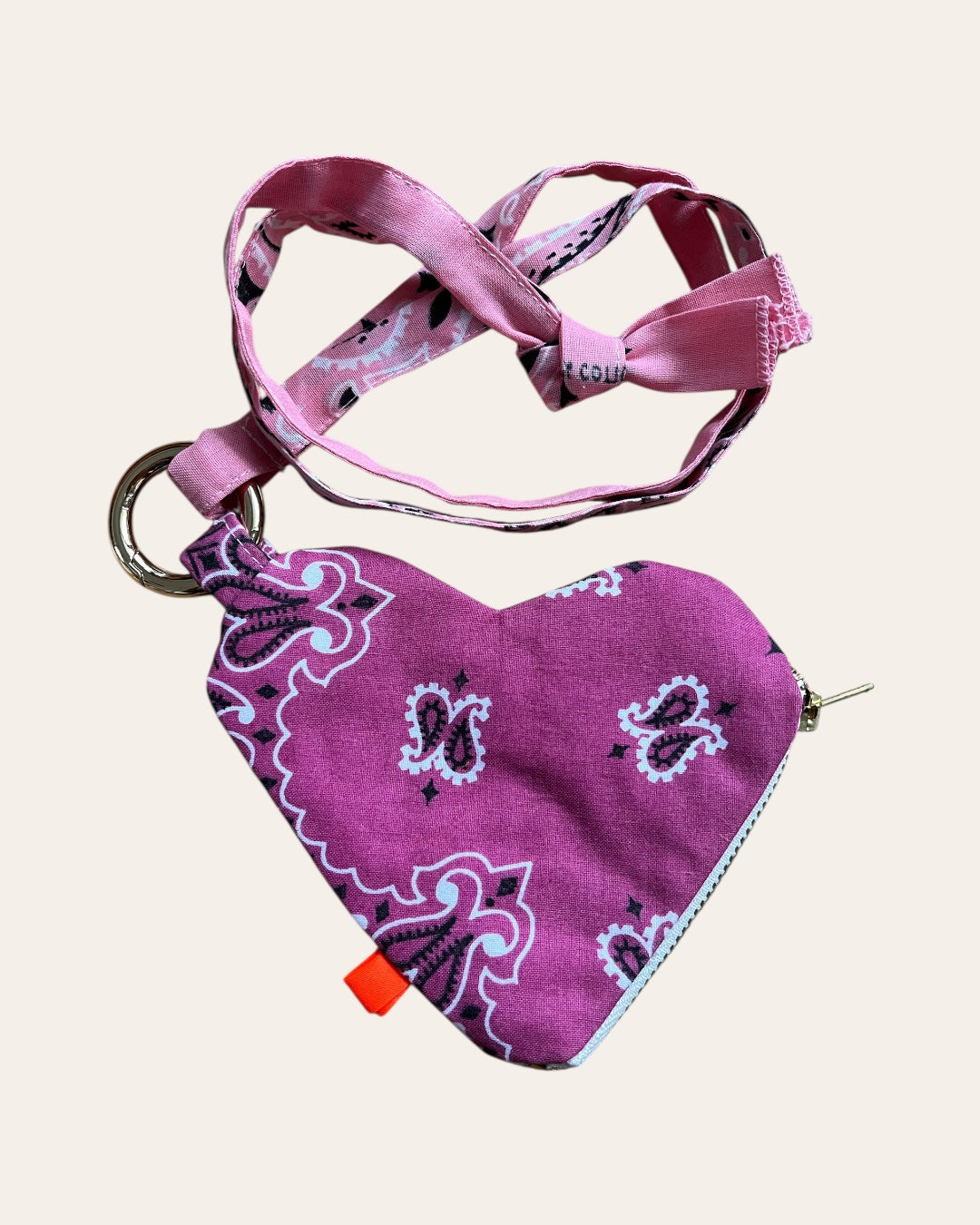 Pochette cœur en bandana Kombinaison, fait main à Paris – photo 10