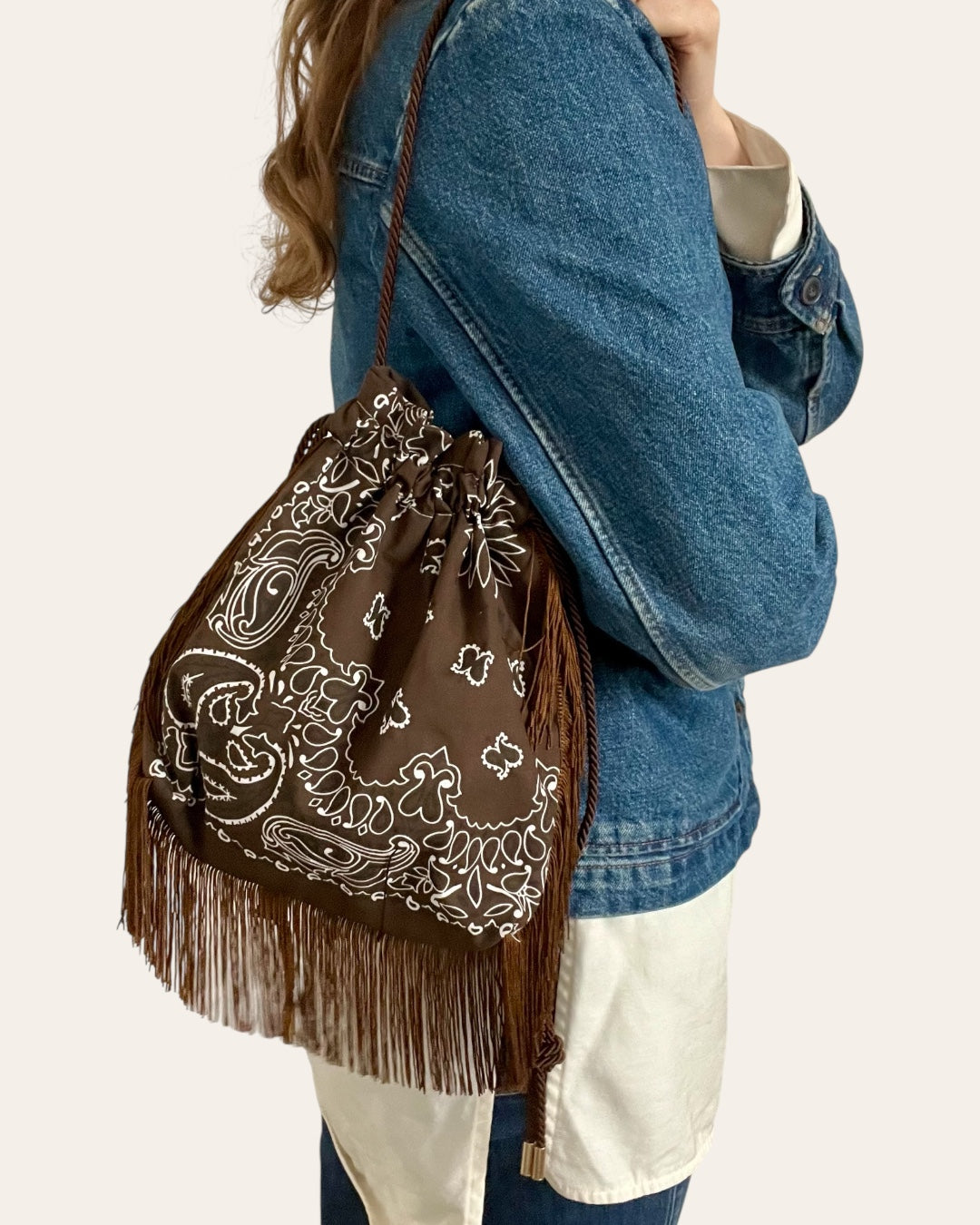 Pouch Bag à grandes franges en bandana Kombinaison, fait main à Paris