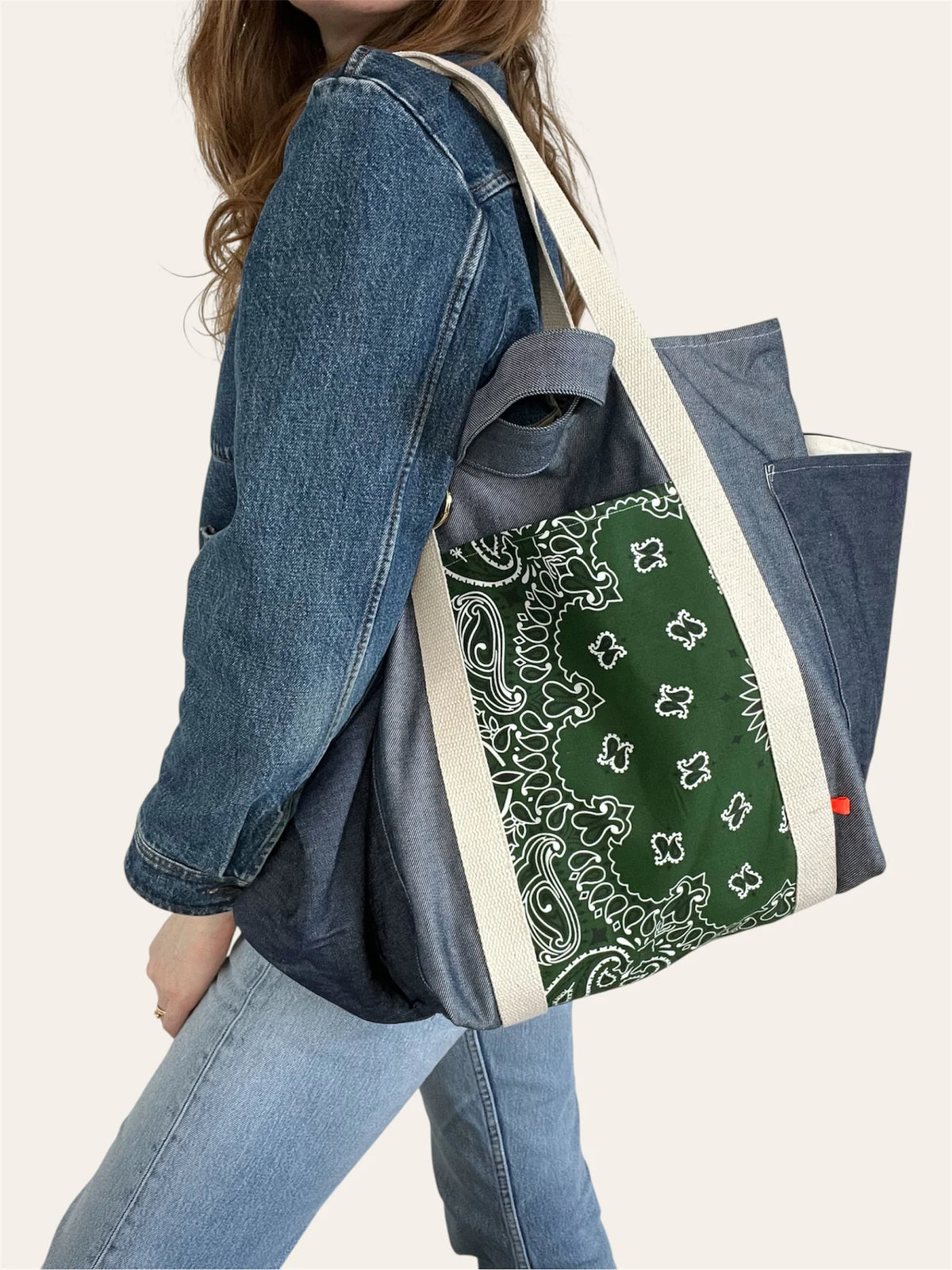 Big Weekly Bag cabas en bandana Kombinaison, fait main à Paris – photo 3