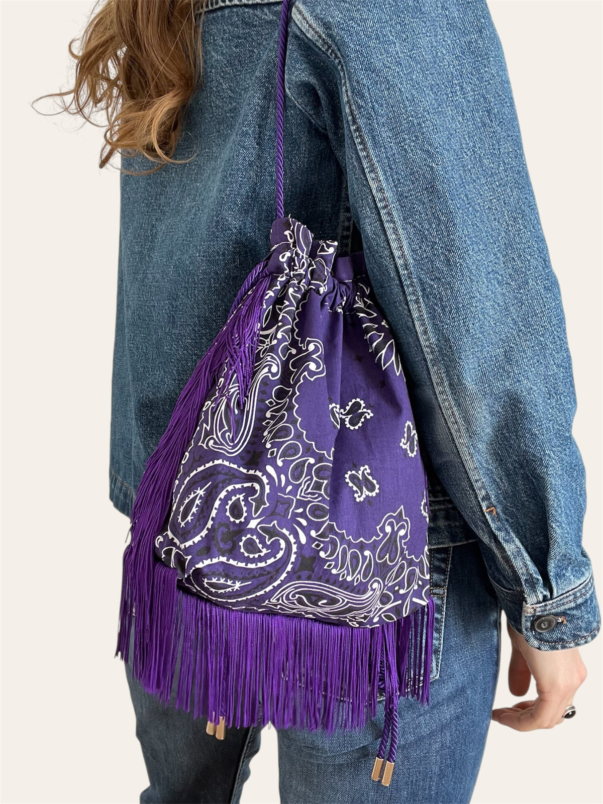Pouch Bag à grandes franges en bandana Kombinaison, fait main à Paris – photo 4
