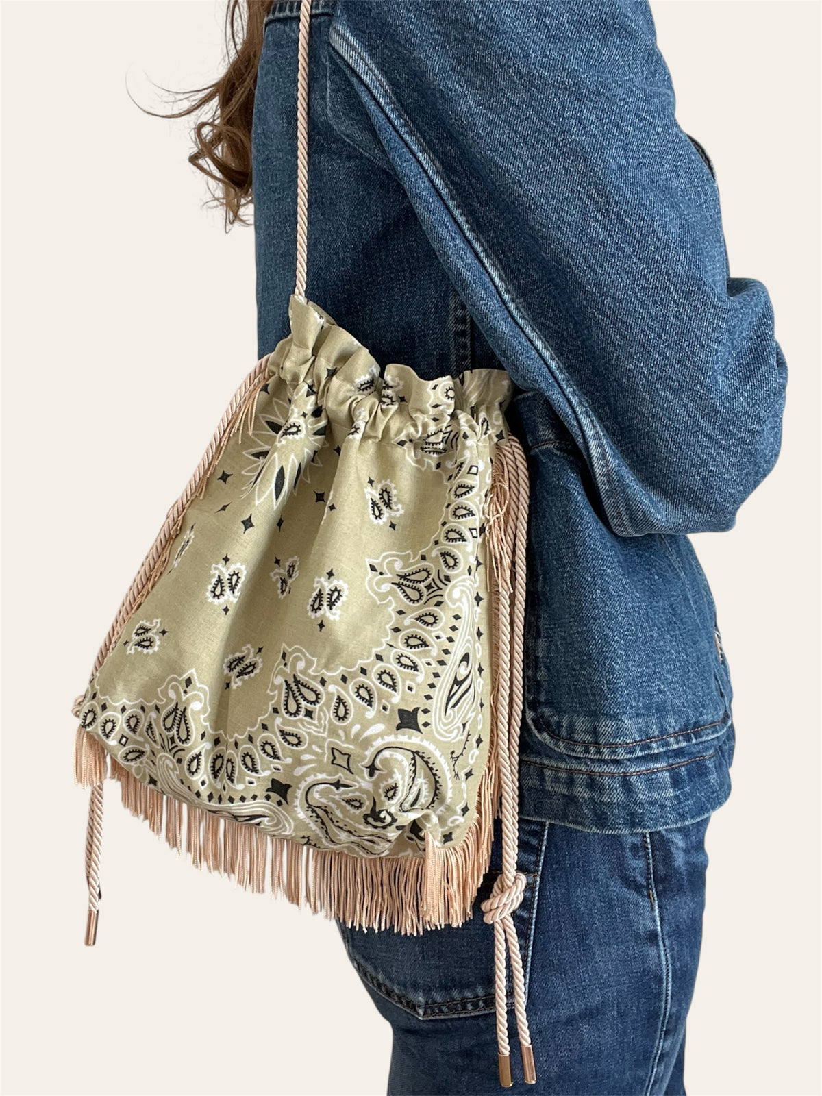 Pouch Bag à franges en bandana Kombinaison, fait main à Paris – photo 10