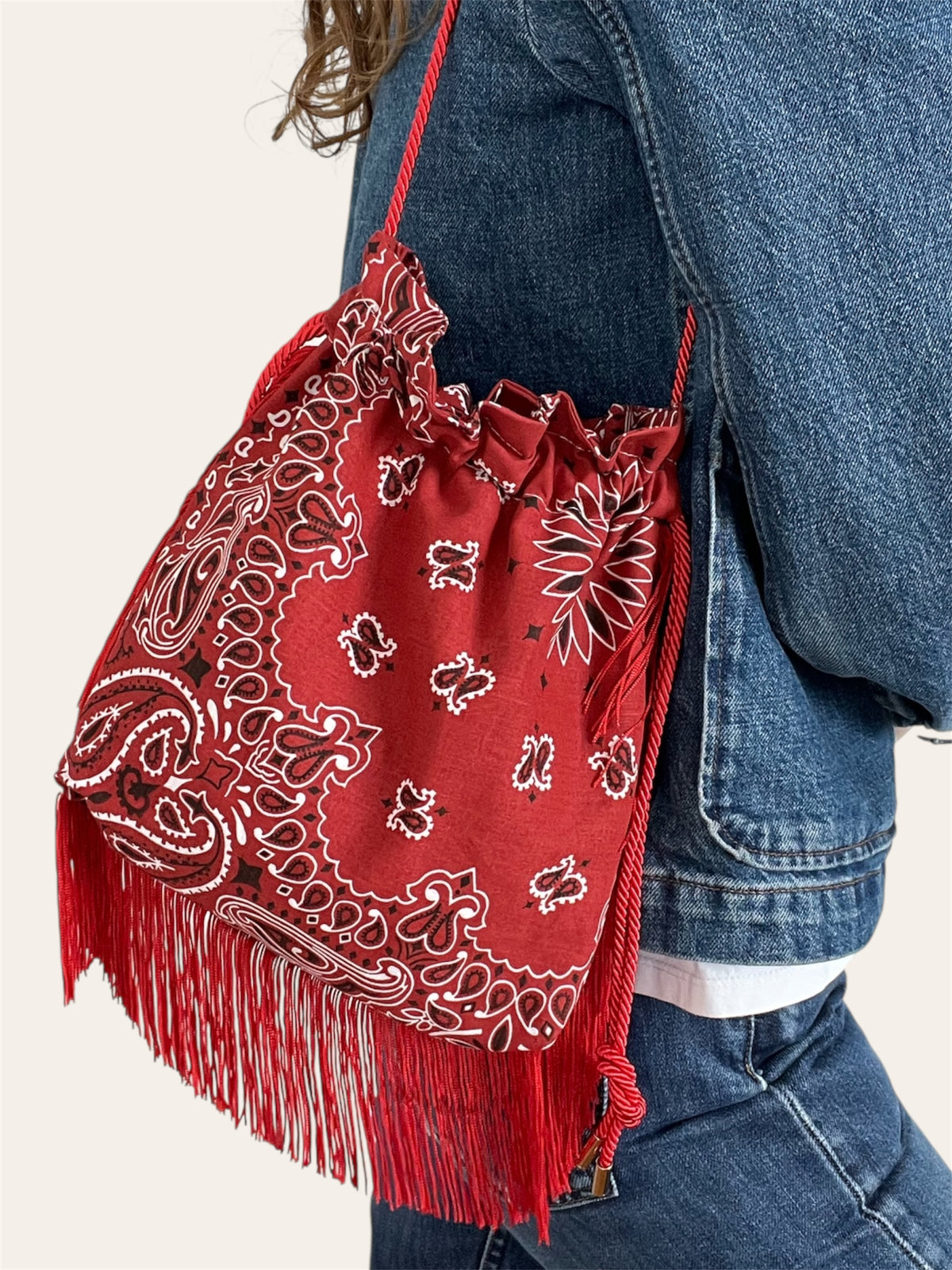 Pouch Bag à grandes franges en bandana Kombinaison, fait main à Paris – photo 6