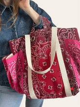Charger l'image dans la galerie, Big Weekly bag - Bordeaux, rouge et rose flashy
