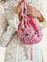 Charger l'image dans la galerie, Mini PONPON Pouch bag
