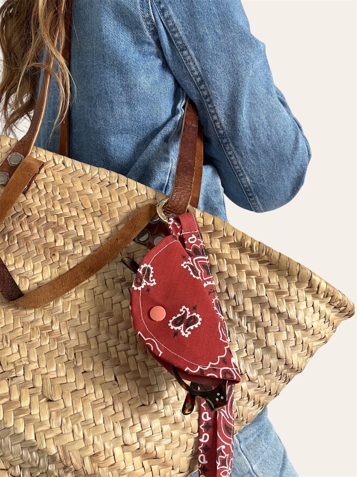 Porte-lunettes en bandana Kombinaison, fait main à Paris