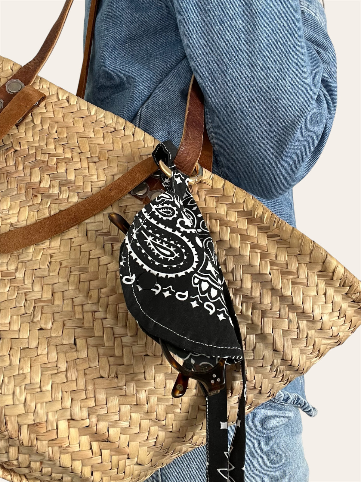 Porte-lunettes en bandana Kombinaison, fait main à Paris – photo 2