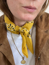 Charger l'image dans la galerie, Authentic American Bandana

