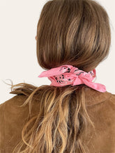 Charger l'image dans la galerie, Authentic American Bandana
