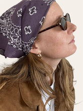 Charger l'image dans la galerie, Authentic American Bandana
