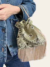 Charger l'image dans la galerie, Chouchou bag ♡ Franges 10 cm
