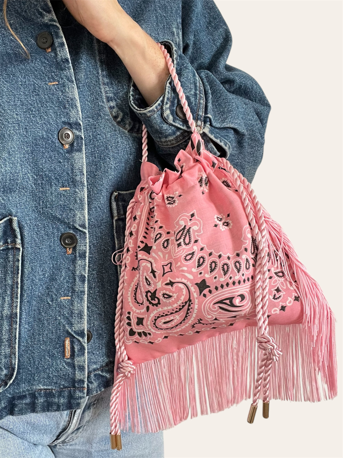 Mini Pouch Bag à franges en bandana Kombinaison, fait main à Paris – photo 6